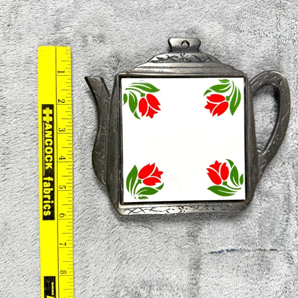 Vintage Taiwan Cast Iron Teapot Trivet Red Tulip‎ Ceramic Tile Wall Hanging